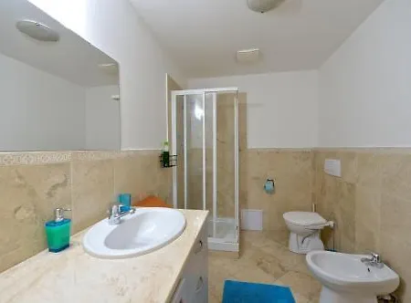 Legerova 33 Otel