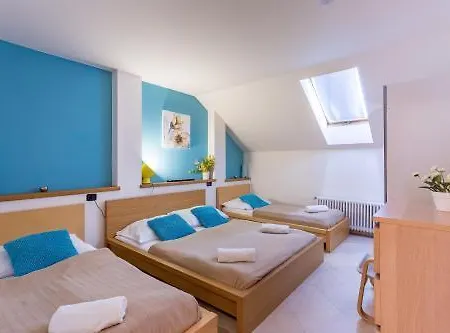 Legerova 33 Otel