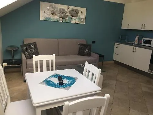 ホテル Legerova 33