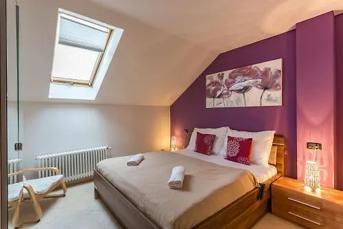 Legerova 33 ホテル