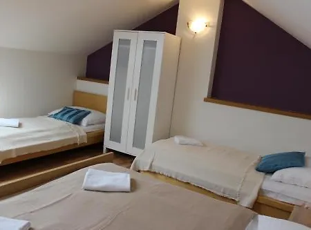 Legerova 33 3* Prague